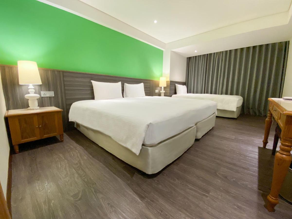 Green World Triple Beds Taipei Exterior photo