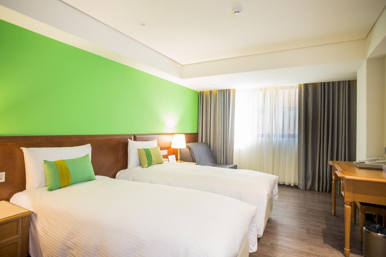 Green World Triple Beds Taipei Exterior photo